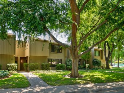 1125 Commons Dr