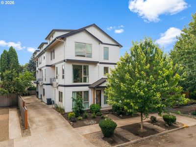 1122 SE Tenino St