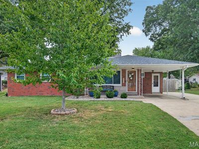 Property at 1505 Paradise Dr, Highland, IL