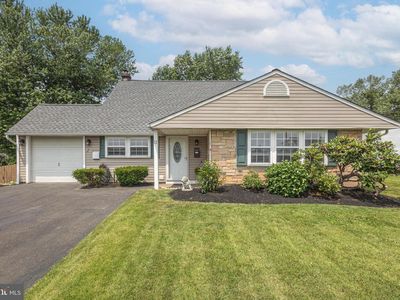 Property at 11 High Rd, Levittown, PA