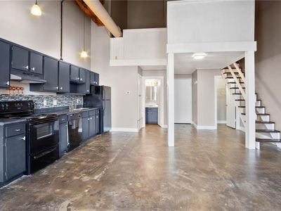 113 W 5th St APT 303