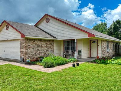 108 Wolf Ln