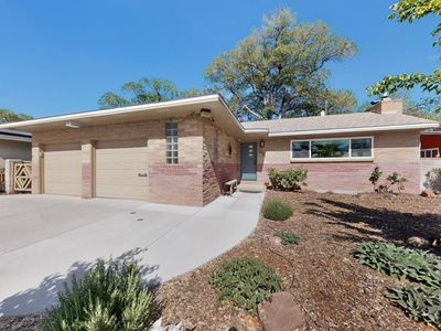 806 Hermosa Dr NE