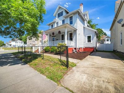 238 W 33rd St