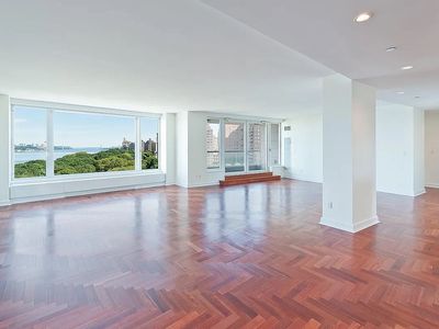 240 Riverside Blvd #10AT
