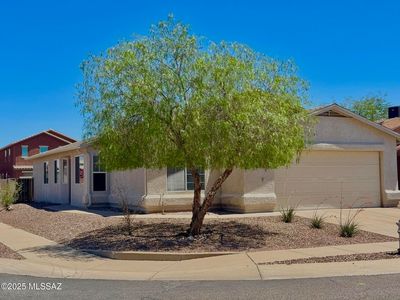 9011 E Weyburn Dr