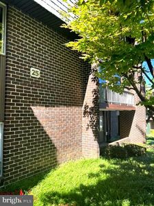 25 Stonehenge Cir APT 7