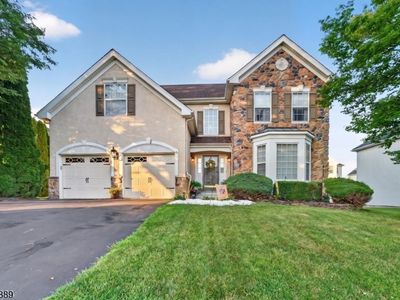 24 Lauren Ln