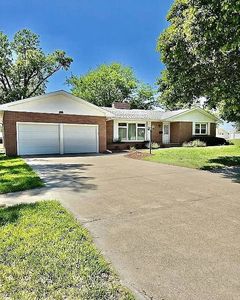415 N Main St