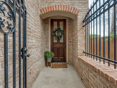 5620 Belmont Ave Unit 8