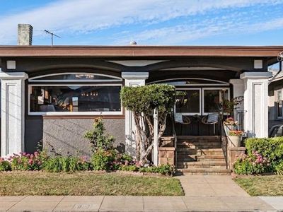 2515 Noble Ave