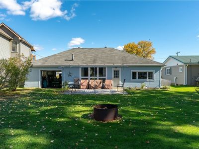 2449 Lakeside Dr