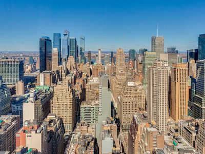 400 5th Ave APT 52F