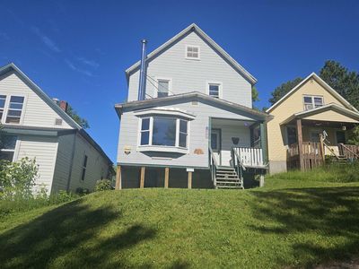 311 River St