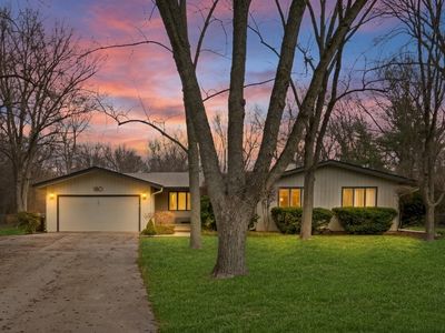 180 Crescent Knoll Dr