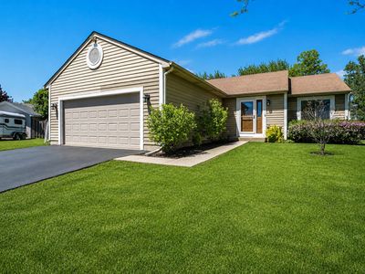 Property at 2212 Oak Leaf Ct, Lake Villa, IL