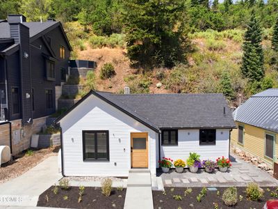 180 Daly Ave