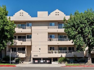 5050 Coldwater Canyon Ave Penthouse 1