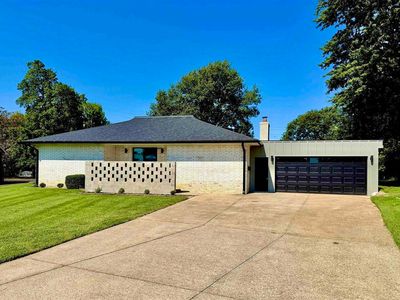 2421 N Stratford Dr