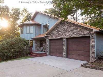 12 Bridle Way