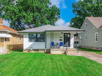 1058 W 29th St