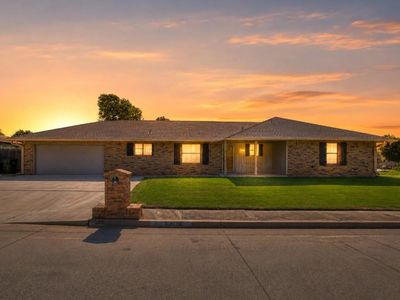 101 E Meade Dr