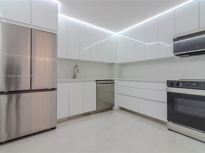 401 Golden Isles Dr APT 802