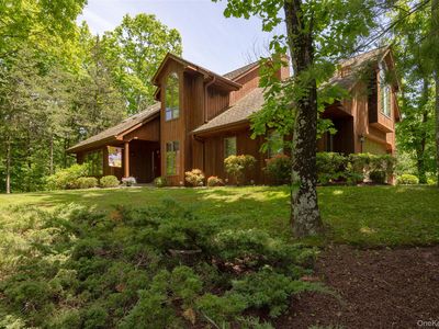 44 Eleanor Drive