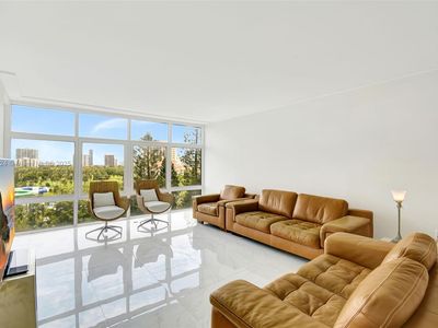 20100 W Country Club Dr APT 1005