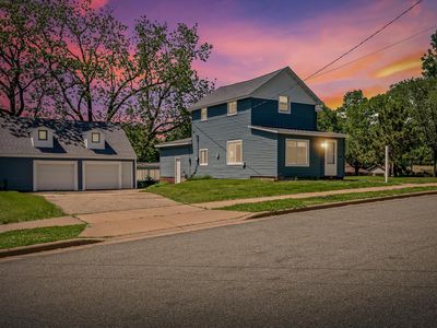 313 8th AVENUE N N
