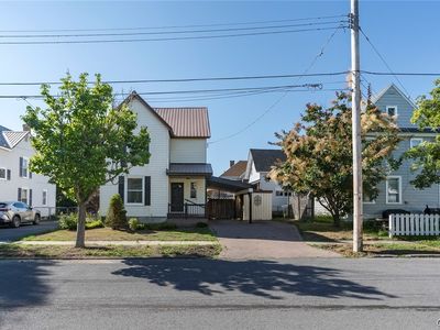 406 Broadway Ave E
