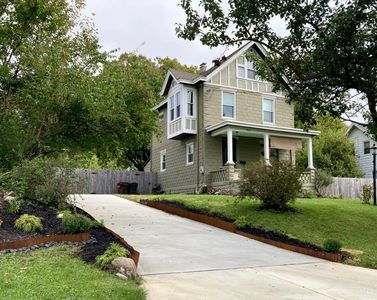 316 Pendery Ave