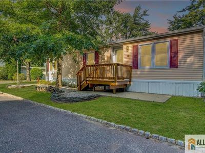 303 Woods End Ct