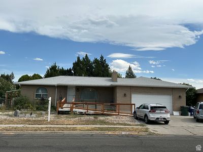 1461 W Parliament Ave