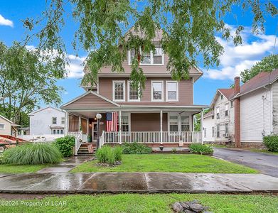 16 Montgomery Ave