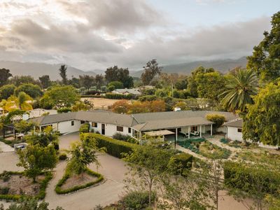 803 Country Club Dr