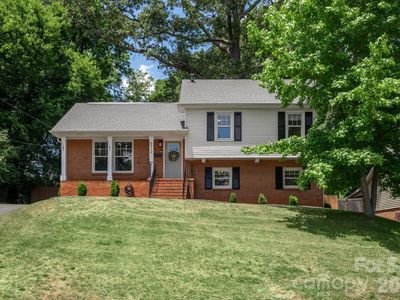 6912 Woodstock Dr