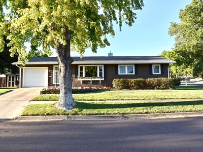 Property at 1516 E Summit Ave, Pierre, SD