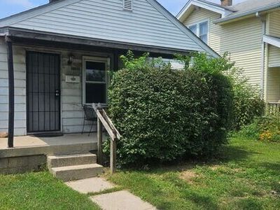 2326 Winthrop Ave