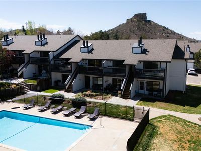 532 Oakwood Drive #B207
