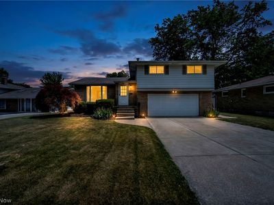 6957 Greenbriar Dr
