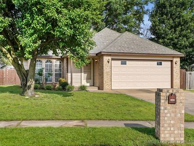 2720 S Narcissus Ave