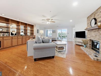 102 Mercer Ct APT 24-2A