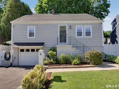 8 Wildmere Lane