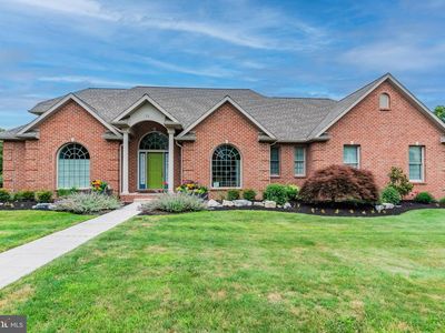33 Emlyn Ln