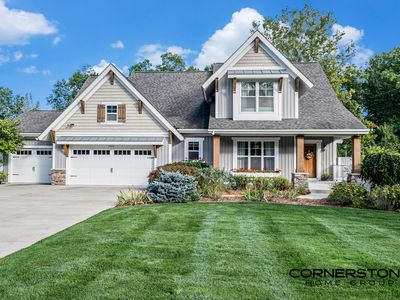 4304 Oak River Ct NE