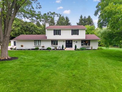 N8W27232 Woodridge LANE