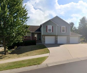 Property at 1301 NW Sawgrass Dr, Grain Valley, MO