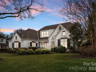 814 Kings Crossing Dr NW