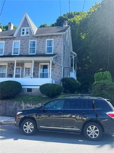 437 W South St